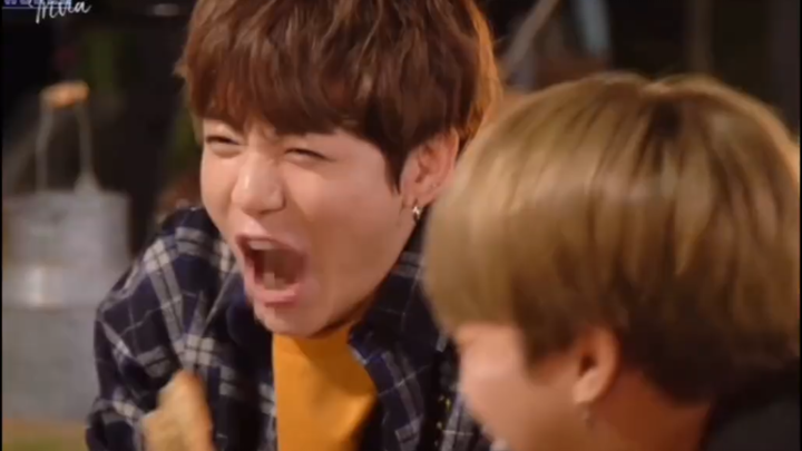 [BTS] “Biar Teman Juga Bisa Makan Makanan Enak, Aku Rela Korbankan Diri Sendiri”