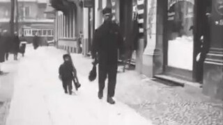 คนกวาดปล่องไฟอายุ 3 ปี - 1933
