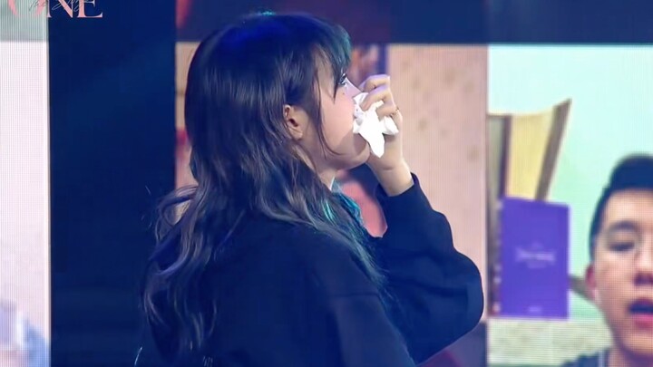 【ชเวเยนา】“ทำไมพวกเราต้องยิ้มไปด้วยกัน แต่เธอกลับต้องร้องไห้อยู่คนเดียว”