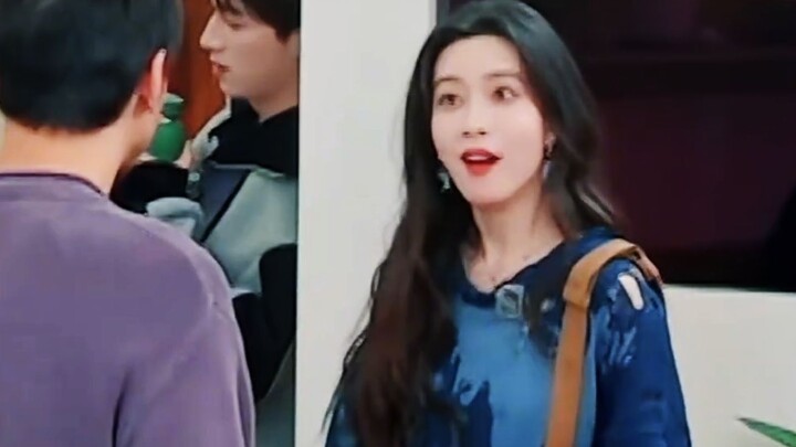 منغ تسي يي: لقد لعبت دور زعيم من جنوب شرق آسيا، أنت رهيب، أليس كذلك؟