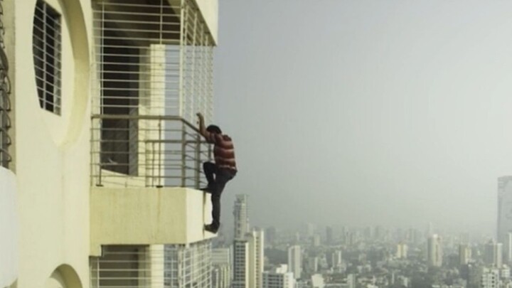 Indian man trapped on the 35th floor with no water or electricity; by the time he finally climbs dow