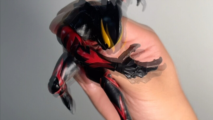 42 yuan Daigobei Laohei! I don't care, I just like the Bandai super-movable Belial with a waist rota