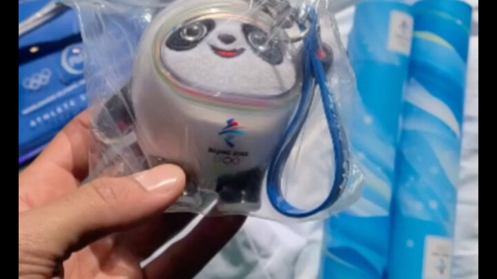 [Repost] [Winter Olympics] While Everyone’s Diving into Food and Flaunting Their Bing Dwen Dwen, a J