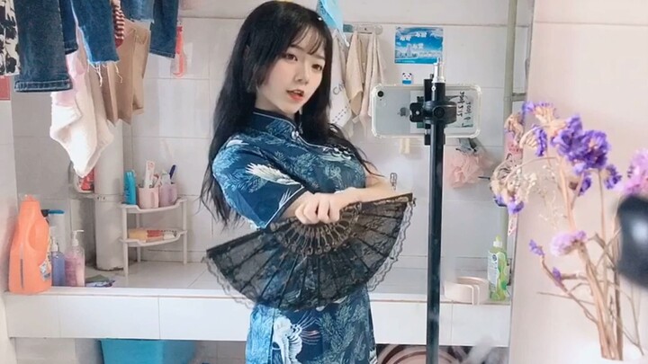 Chubby student unboxes a cheongsam; unfortunately, the fit is uneven—would it look better if it were