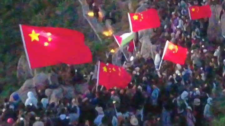 عندما ظهرت علم فلسطين 🇵🇸 على قمة جبل تاي شان