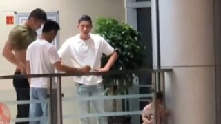 “อายุขนาดนี้ยังควบคุมปัสสาวะไม่ได้ แต่กลับไปควบคุมผู้ชายตัวใหญ่ถึงสามคนได้” ชัดเจนเลยว่าผู้หญิงโกรธไ