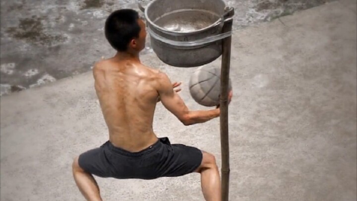 Selama di hati ada bola basket, di mana pun adalah lapangan basket!