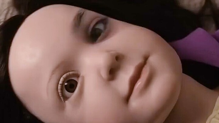 Cô gái hóa ra đã hoán đổi linh hồn với búp bê!