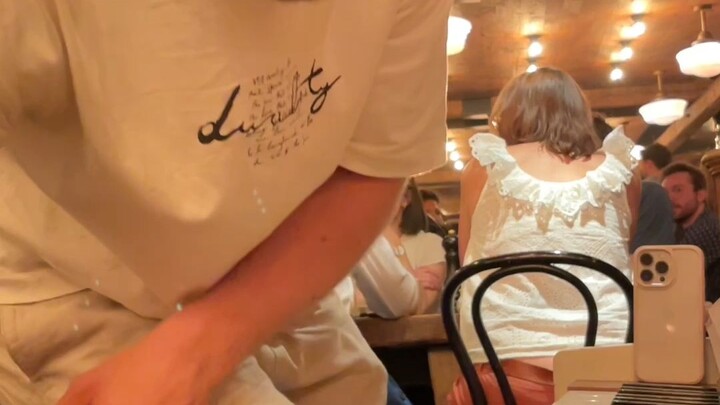 [Pianist Emilio] When You Play “Carmen” in a French Restaurant...