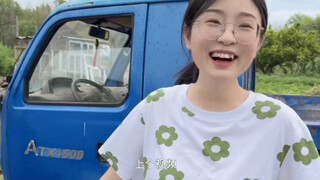 年纪轻轻就开上了农用三轮车