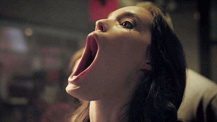 Manusia mengalami perubahan misterius, para mayat secara ajaib bangkit kembali, tapi kebenaran di ba