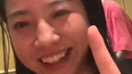 The foreign girl has been so happy in China these two years, laughing all the time! This laughter is