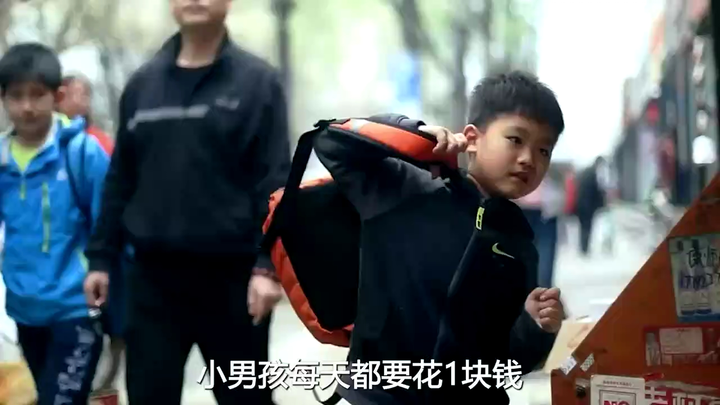 ทั้งที่มีดินสออยู่มากมาย ทำไมเด็กน้อยยังต้องเสียเงินวันละหนึ่งหยวนเพื่อซื้อดินสออีก?