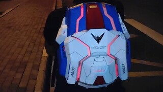 Tas punggung mecha Weiyi yang dapat dideformasi memulai debut globalnya, dan tas punggung Bai Xuanyu