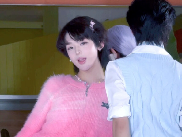 What a stunning track! 04 male college students perform Ive's "off the record," with Jang Won-young 