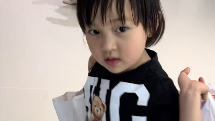 Ternyata dia sudah memasuki usia di mana ia tak perlu mengatakan apa pun, namun tetap memahami segal