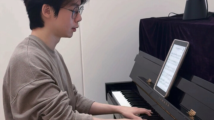 Hari Valentine tetap rajin berlatih piano