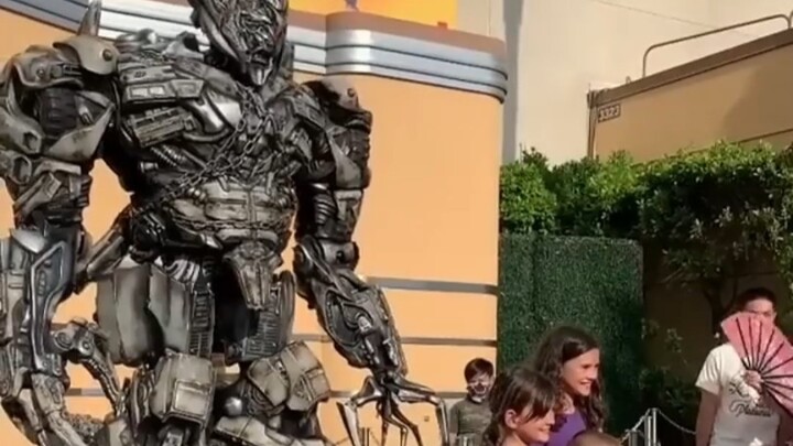 Uy Chấn Thiên nóng nảy, mồm mép cay nghiệt