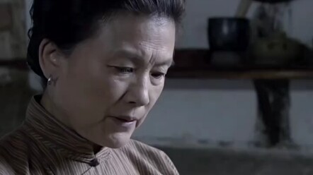 Người mẹ lén lấy thư của con trai từ Cục Mật vụ, nhưng không hề hay biết bản thân lại có một thân ph