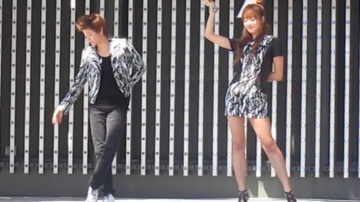 【转载】 f(x) 两个人的＂Hot Summer＂[110911]  @ Universal Citywalk Hollywood