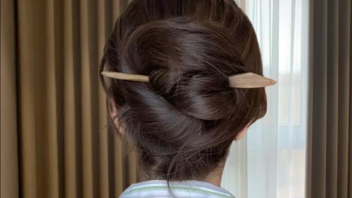 يا أصحاب المهارات اليدوية المحدودة، هيا بسرعة! درس تصفيف الشعر بعقدة الساون!