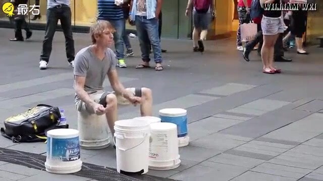 街头小哥本以为是青铜，没想到是王者！已经疯了！