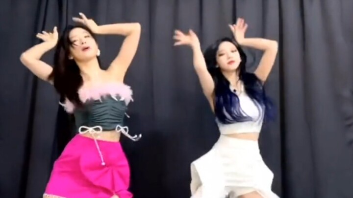 Yoona X Seulgi of Girls’ Generation unveil the “Step Back” dance challenge!