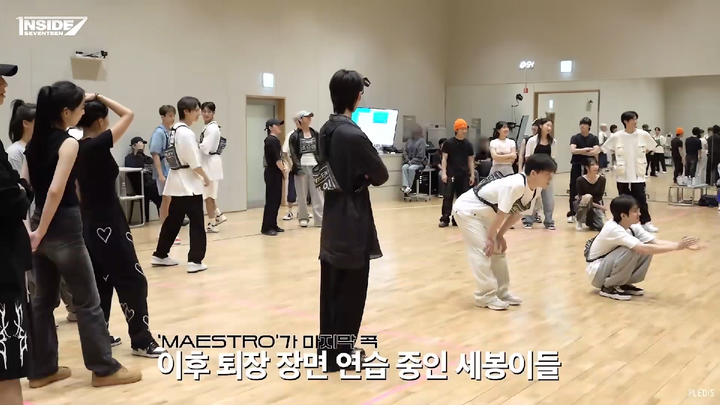 Pergi dari panggung juga benar-benar sebuah puncak kecil, sangat keren