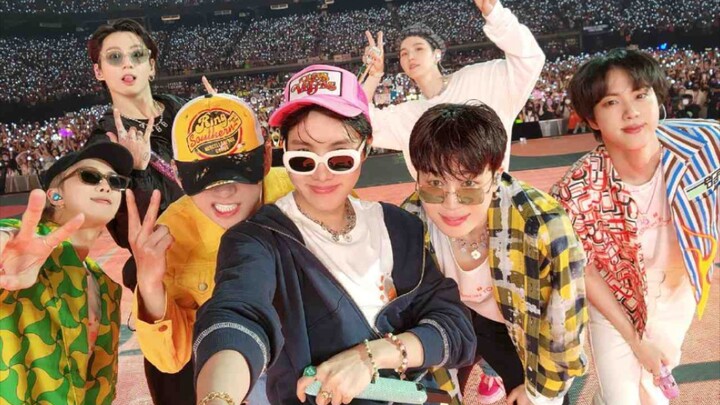 حتى عندما فتحت الميكروفون في غرب 8، لم أضحك بصوت عالٍ هكذا من قبل...