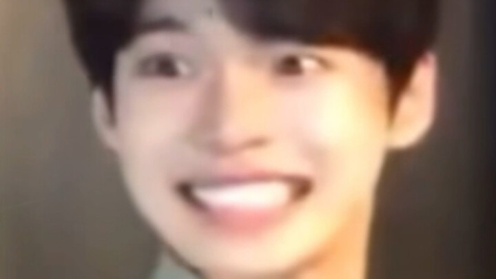 The first time I saw an idol with three whites exposed