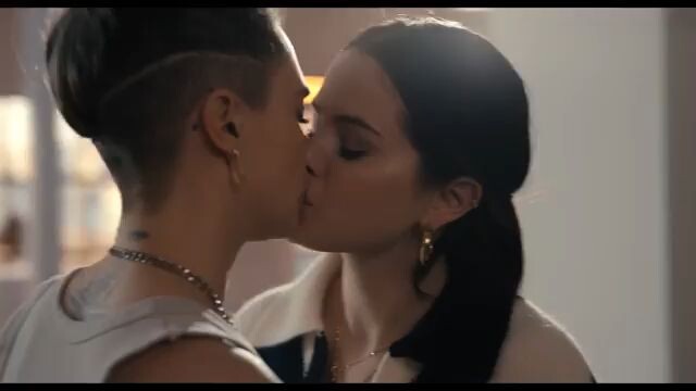 Only Murders in the Building 2x02 - Kiss Scene mable and Alice