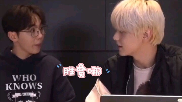 Chà, lần đầu tiên thấy một idol “đỉnh” đến thế, chỉ là hành động vô tình thôi mà, vậy mà qua màn hìn