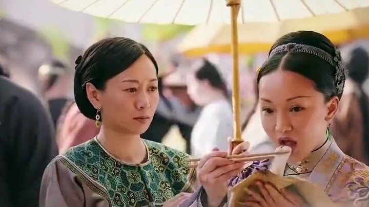 The old man selling cakes may have recognized Ruyi, and his smile was bitter.
