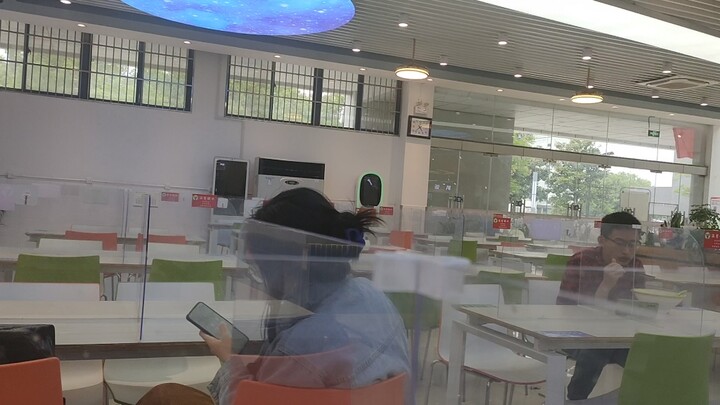 เมื่อ Blade's OP เล่นในโรงอาหาร