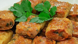 On the New Year's dinner table, this lotus root and tofu skin meat roll is a must-have—it's crispy o