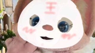 Lingna Belle says female celebrities apply face masks every day and never have dark circles under th