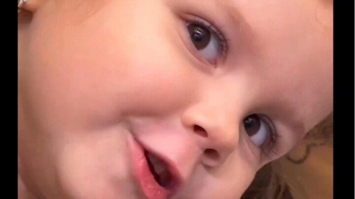 Russian Little Princess Wants a Small Handbag