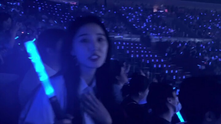 Có ai biết những cô gái như vậy thì đang được ai tán không?