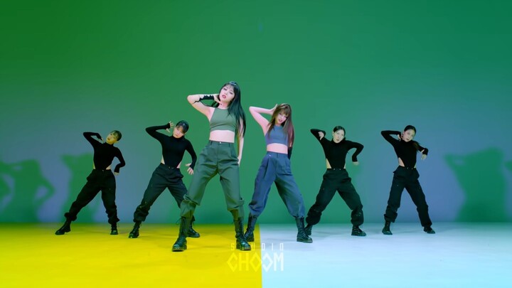 YEJI & RYUJIN Break My Heart Myself performance