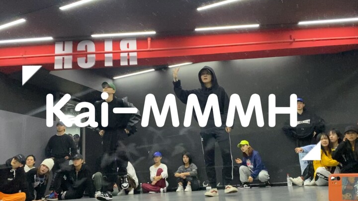 Kai-MMMH Jika seorang tomboi ingin terlihat keren, ia harus melompat! ! !