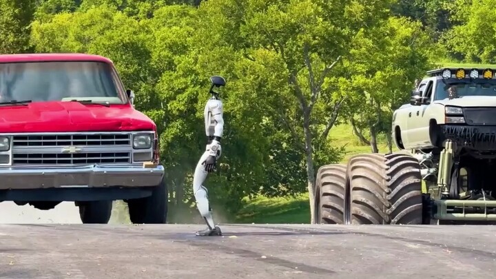 Streamer Mỹ hành hạ robot Unitree đủ kiểu: vừa lái xe cán lên, lại còn đánh đập dã man!