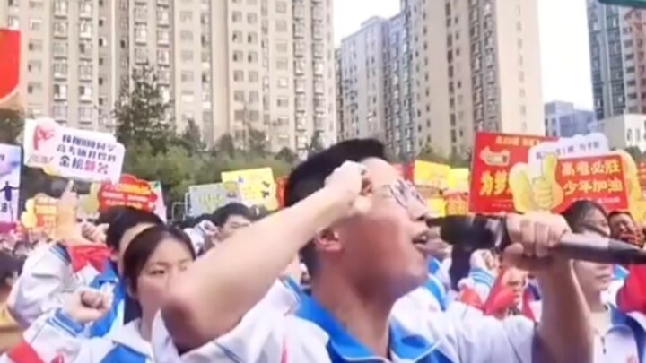 Bài hát làm đề một tiếng gào thét, Ngưu Ma Vương chỉ muốn cười