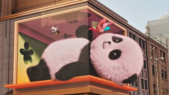 Beijing Wangfujing Department Store’s giant screen features a naked-eye 3D panda-themed animation.