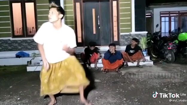 keseruan saur di bulan puasa