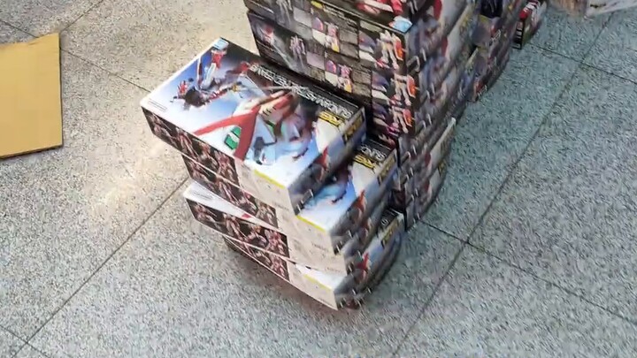 [Summer Vacation Travel Guide to Shanghai 2] Ren Guang Pian 100-meter Champs-Elysees Dimi Foreign La