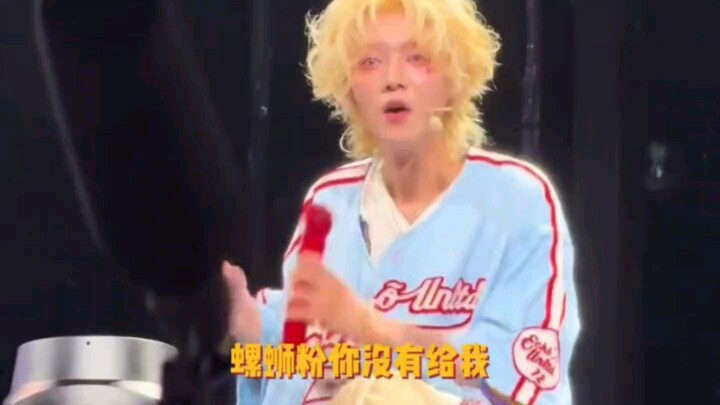 Hahaha, Lu Han fans are chasing down snail noodles—and even went to two concerts in a row!