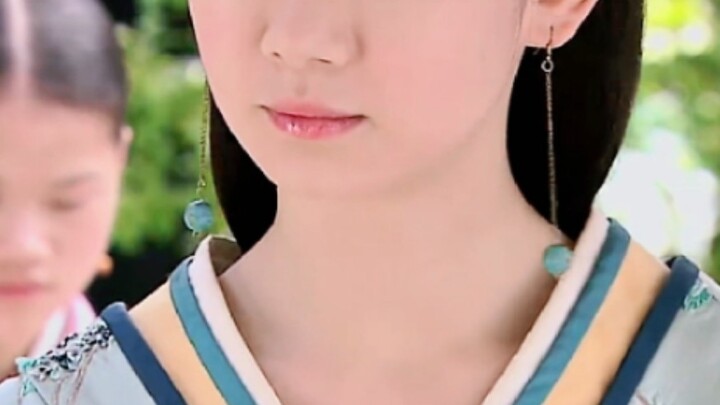 It's outrageous! She has the face of a palace fighting champion, but in the drama she is a stupid be