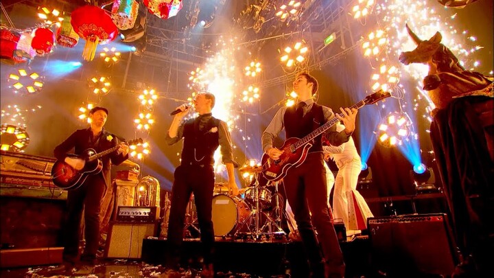 Coldplay - Christmas Lights (Top Of The Pops 2010)