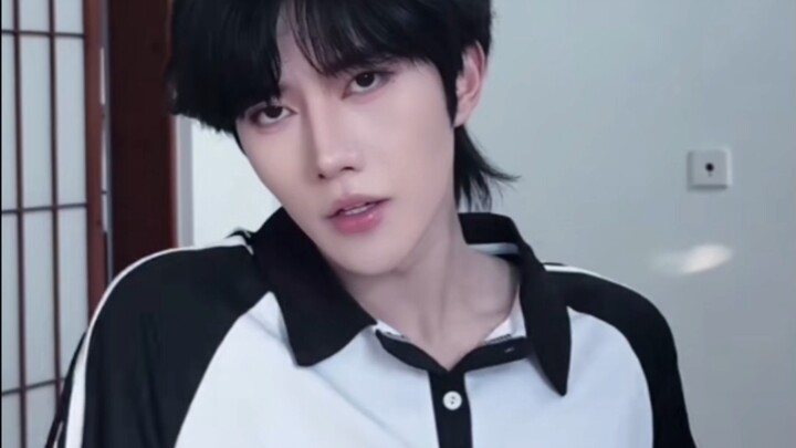 Kali berikutnya saat Huang Xing menari, beranikah kamu memindahkan kamera ke arah bawah?