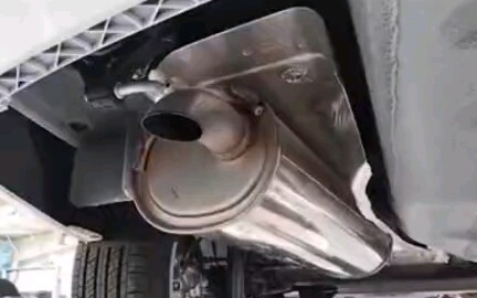 การลดสเปกที่ทำให้เจ้าของรถถึงกับพูดไม่ออก คือการตัดฉนวนกันความร้อนบริเวณท่อไอเสียออกไป